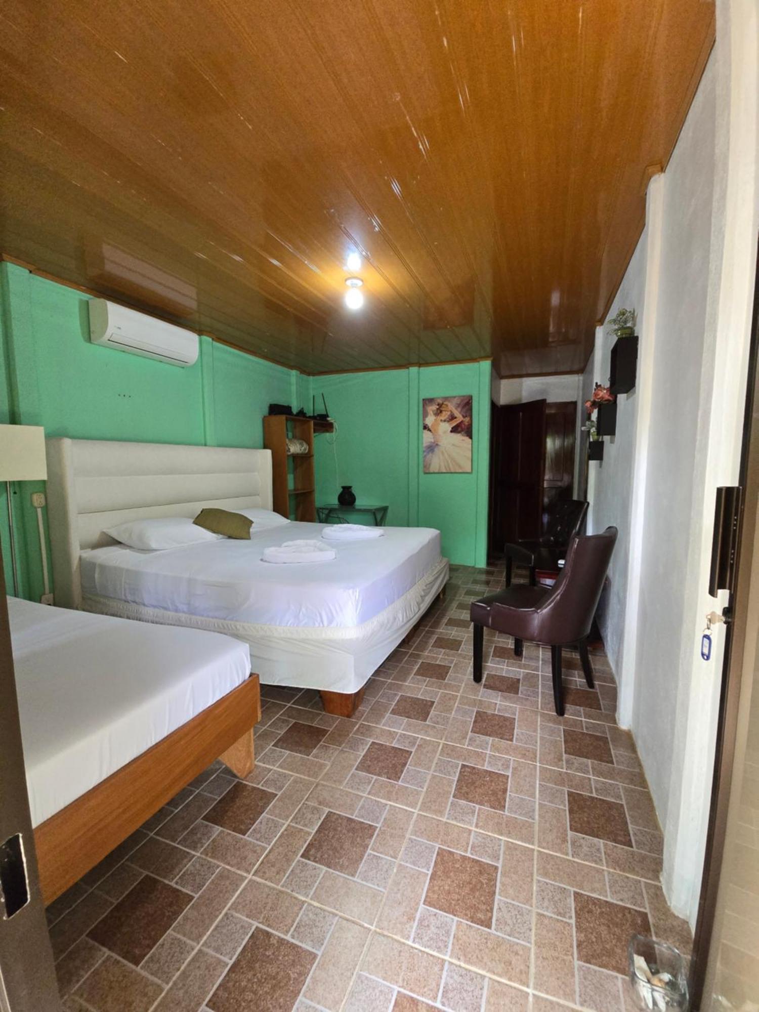 Tortuguero Hill Rooms Buitenkant foto
